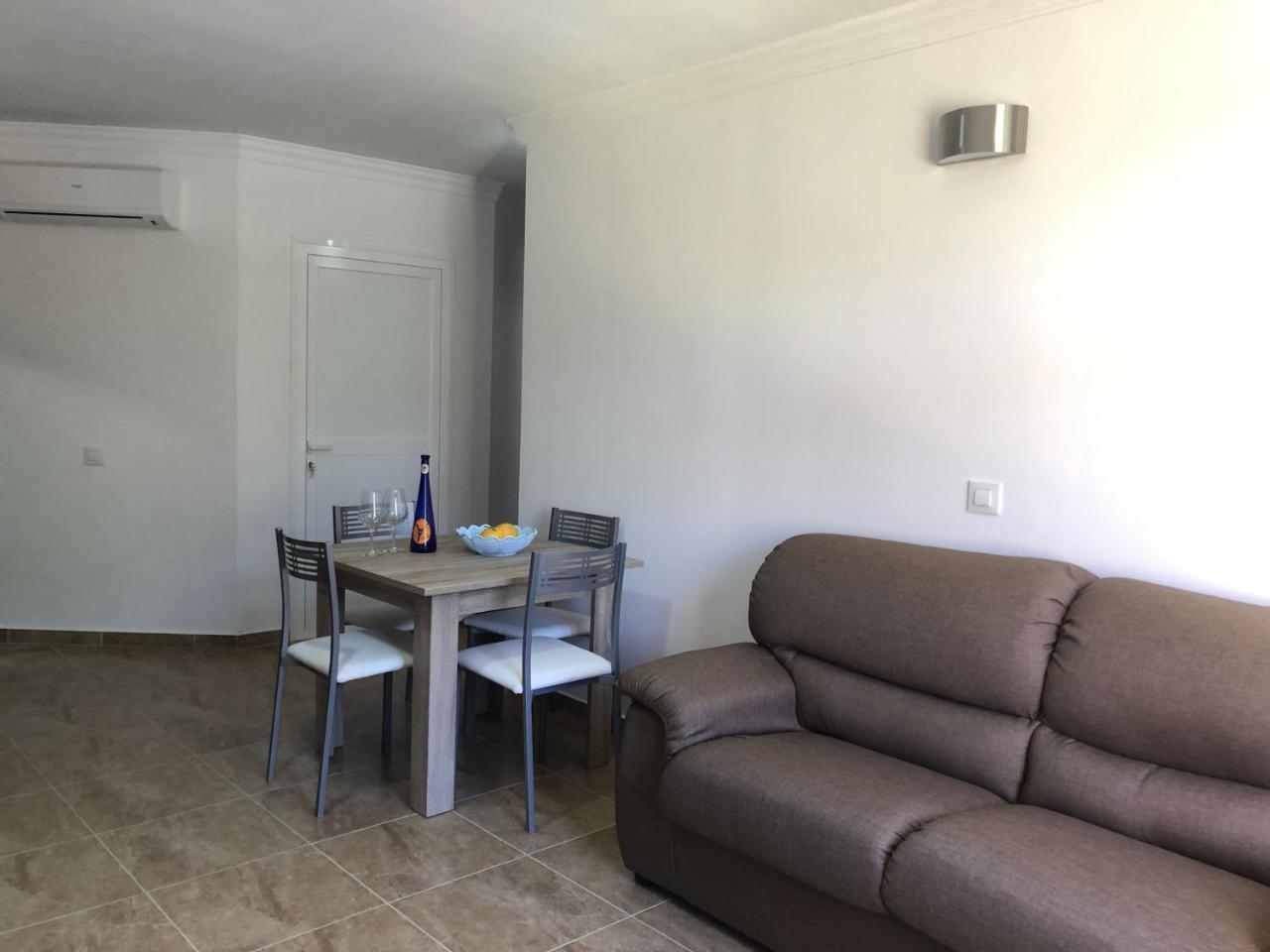 Apartamentos Acoran โมกัน ภายนอก รูปภาพ